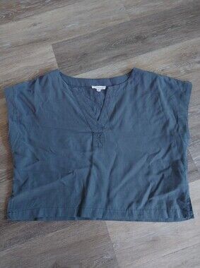 NWOT Blu Pepper Sleeveless V-Neck Top